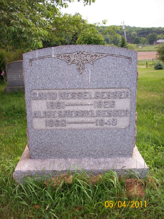 David & Alice Hesselgesser tombstone